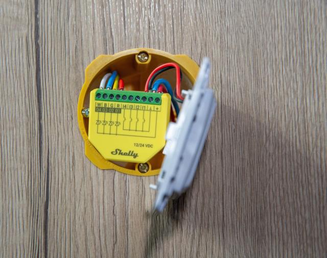 Shelly Plus RGBW PM - WiFI 12/24V styring