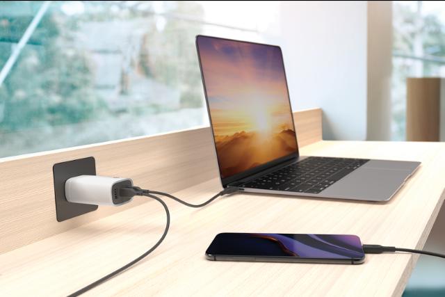 GP Stikkontakt opladeadaptor USB og 2xUSB-C 65W